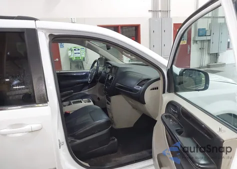 2016 Chrysler Town & Country Touring from USA, damaged, VIN 2C4RC1BG5GR292405